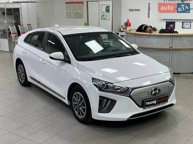 Белый Хендай Ioniq, объемом двигателя 0 л и пробегом 82 тыс. км за 16490 $, фото 6 на Automoto.ua