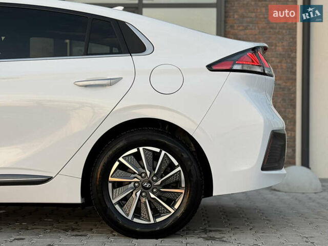 Білий Хендай Ioniq, об'ємом двигуна 0 л та пробігом 81 тис. км за 15700 $, фото 32 на Automoto.ua
