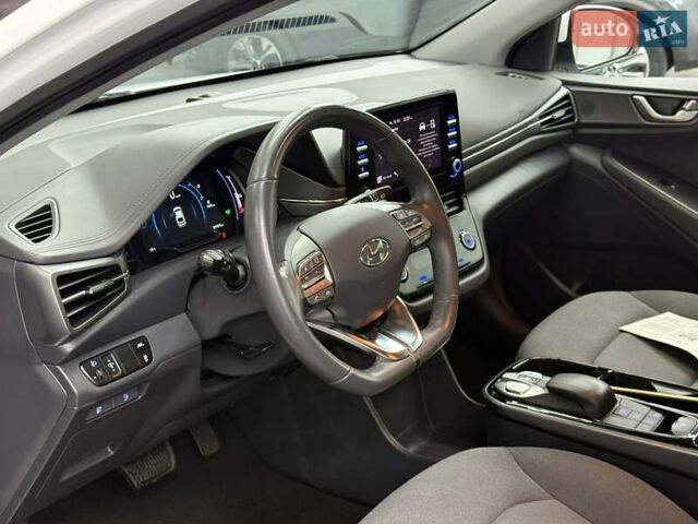 Хендай Ioniq 2021 в Луцке на Automoto.ua Белый Хендай Ioniq, объемом двигателя 0 л и пробегом 59 тыс. км за 17240 $, фото 15 на Automoto.ua