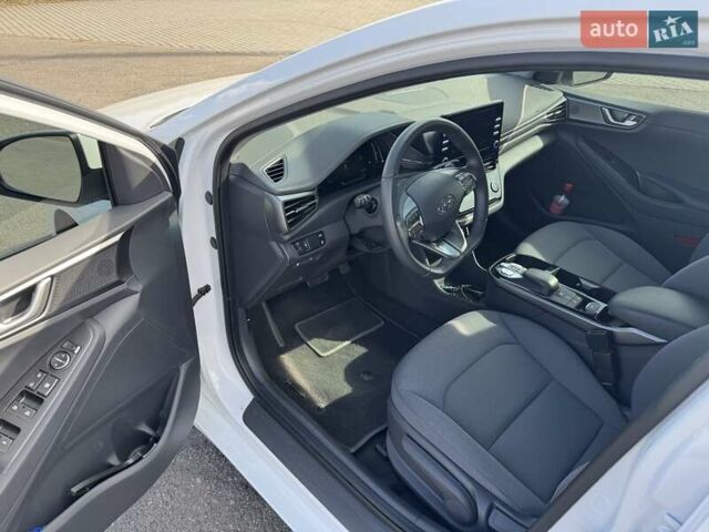 Білий Хендай Ioniq, об'ємом двигуна 0 л та пробігом 34 тис. км за 16777 $, фото 18 на Automoto.ua