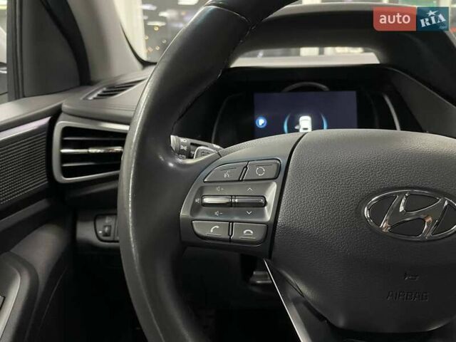 Белый Хендай Ioniq, объемом двигателя 0 л и пробегом 82 тыс. км за 16490 $, фото 20 на Automoto.ua