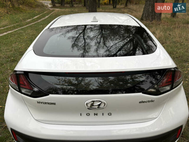 Белый Хендай Ioniq, объемом двигателя 0 л и пробегом 79 тыс. км за 14600 $, фото 12 на Automoto.ua