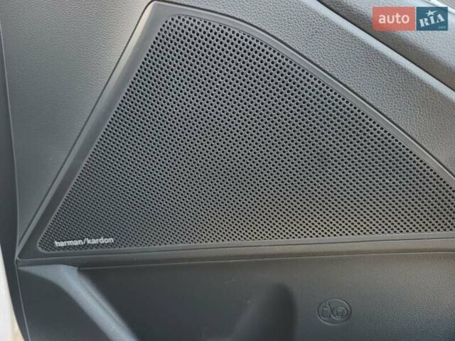 Белый Хендай Ioniq, объемом двигателя 1.58 л и пробегом 123 тыс. км за 19300 $, фото 13 на Automoto.ua