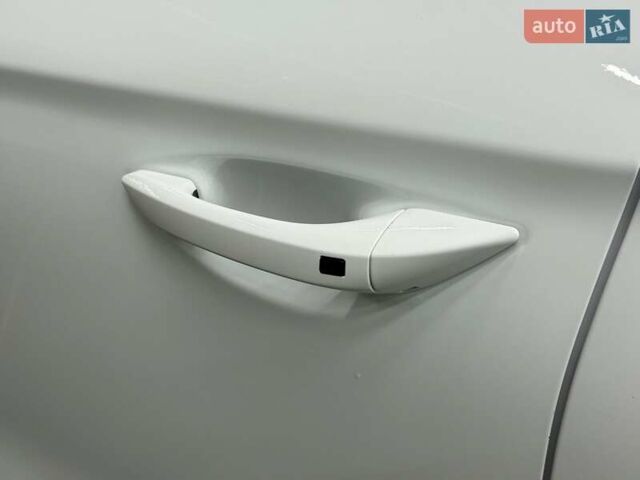 Хендай Ioniq 2021 в Луцке на Automoto.ua Белый Хендай Ioniq, объемом двигателя 0 л и пробегом 59 тыс. км за 17240 $, фото 13 на Automoto.ua