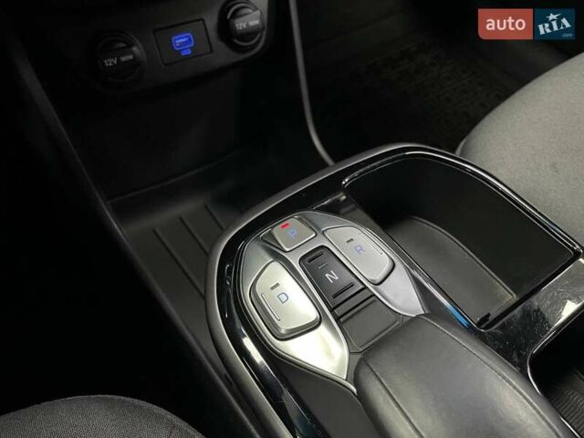 Белый Хендай Ioniq, объемом двигателя 0 л и пробегом 82 тыс. км за 16490 $, фото 36 на Automoto.ua