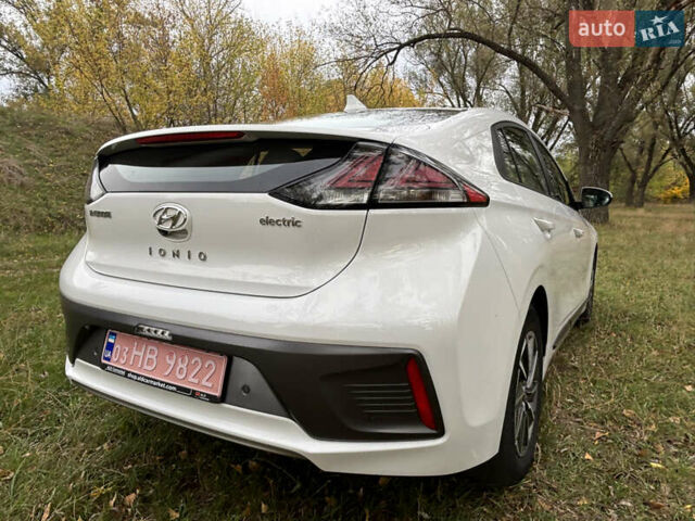 Белый Хендай Ioniq, объемом двигателя 0 л и пробегом 79 тыс. км за 14600 $, фото 11 на Automoto.ua