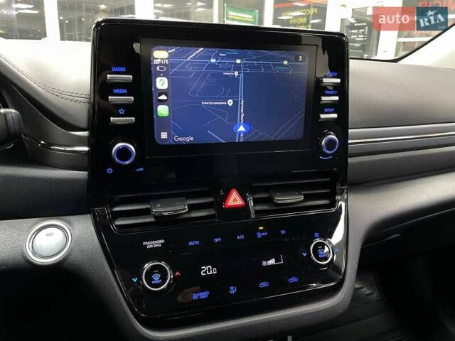 Белый Хендай Ioniq, объемом двигателя 0 л и пробегом 82 тыс. км за 16490 $, фото 28 на Automoto.ua