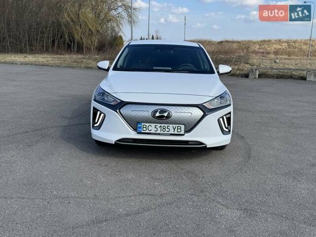 Белый Хендай Ioniq, объемом двигателя 0 л и пробегом 35 тыс. км за 16300 $, фото 3 на Automoto.ua
