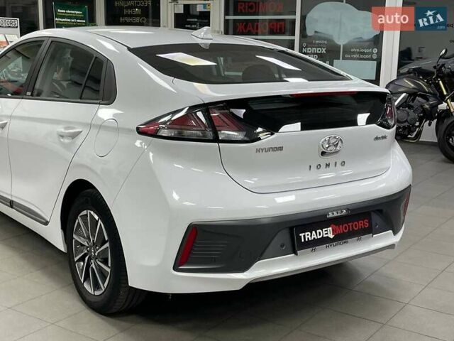 Белый Хендай Ioniq, объемом двигателя 0 л и пробегом 82 тыс. км за 16490 $, фото 10 на Automoto.ua
