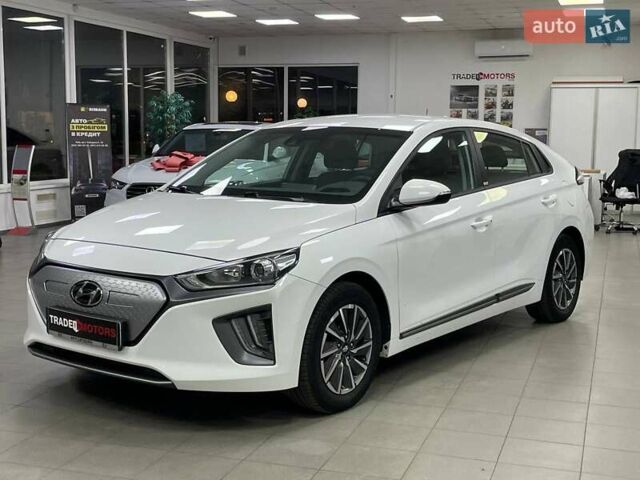 Белый Хендай Ioniq, объемом двигателя 0 л и пробегом 82 тыс. км за 16490 $, фото 1 на Automoto.ua