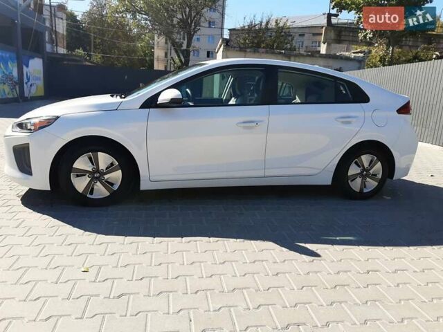 Білий Хендай Ioniq, об'ємом двигуна 1.58 л та пробігом 56 тис. км за 19200 $, фото 7 на Automoto.ua