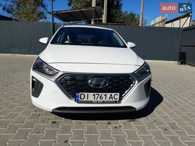 Білий Хендай Ioniq, об'ємом двигуна 1.58 л та пробігом 56 тис. км за 19200 $, фото 5 на Automoto.ua