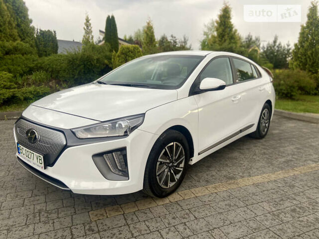 Белый Хендай Ioniq, объемом двигателя 0 л и пробегом 22 тыс. км за 18600 $, фото 1 на Automoto.ua