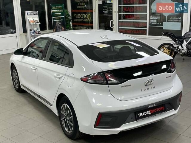 Белый Хендай Ioniq, объемом двигателя 0 л и пробегом 82 тыс. км за 16490 $, фото 12 на Automoto.ua