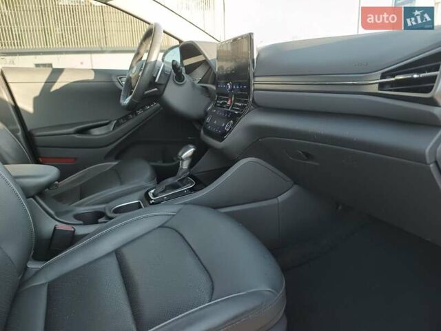 Белый Хендай Ioniq, объемом двигателя 1.58 л и пробегом 123 тыс. км за 19300 $, фото 14 на Automoto.ua