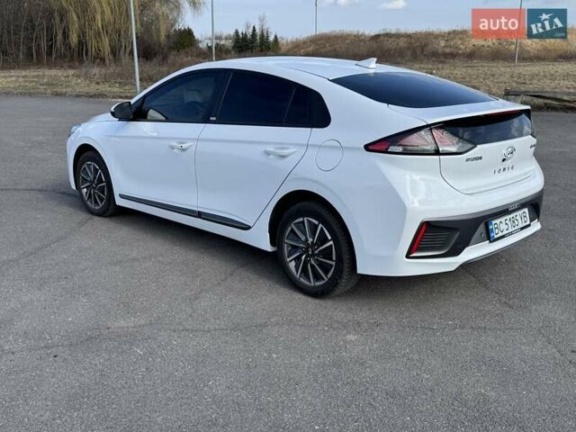 Белый Хендай Ioniq, объемом двигателя 0 л и пробегом 35 тыс. км за 16300 $, фото 9 на Automoto.ua