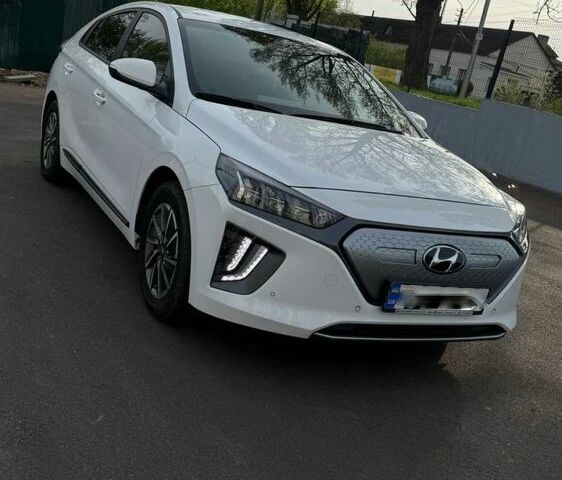 Белый Хендай Ioniq, объемом двигателя 0 л и пробегом 45 тыс. км за 18999 $, фото 10 на Automoto.ua