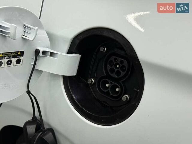 Хендай Ioniq 2021 в Луцке на Automoto.ua Белый Хендай Ioniq, объемом двигателя 0 л и пробегом 59 тыс. км за 17240 $, фото 12 на Automoto.ua
