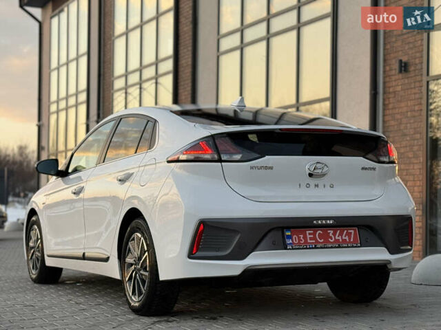 Білий Хендай Ioniq, об'ємом двигуна 0 л та пробігом 81 тис. км за 15700 $, фото 19 на Automoto.ua