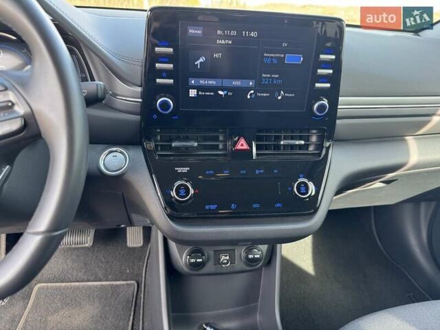 Белый Хендай Ioniq, объемом двигателя 0 л и пробегом 35 тыс. км за 16300 $, фото 16 на Automoto.ua