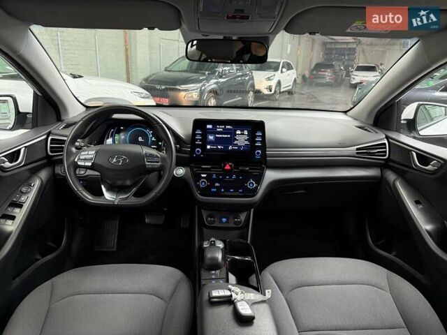 Хендай Ioniq 2021 в Луцке на Automoto.ua Белый Хендай Ioniq, объемом двигателя 0 л и пробегом 59 тыс. км за 17240 $, фото 19 на Automoto.ua