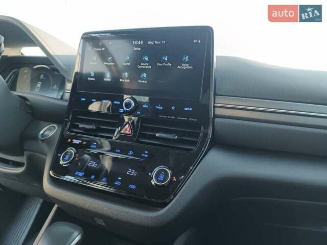 Белый Хендай Ioniq, объемом двигателя 1.58 л и пробегом 123 тыс. км за 19300 $, фото 17 на Automoto.ua