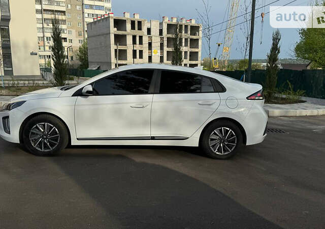 Білий Хендай Ioniq, об'ємом двигуна 0 л та пробігом 45 тис. км за 19100 $, фото 21 на Automoto.ua