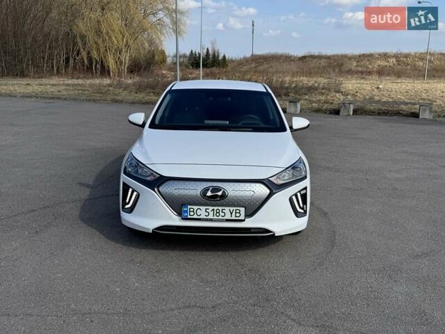Белый Хендай Ioniq, объемом двигателя 0 л и пробегом 35 тыс. км за 16300 $, фото 2 на Automoto.ua