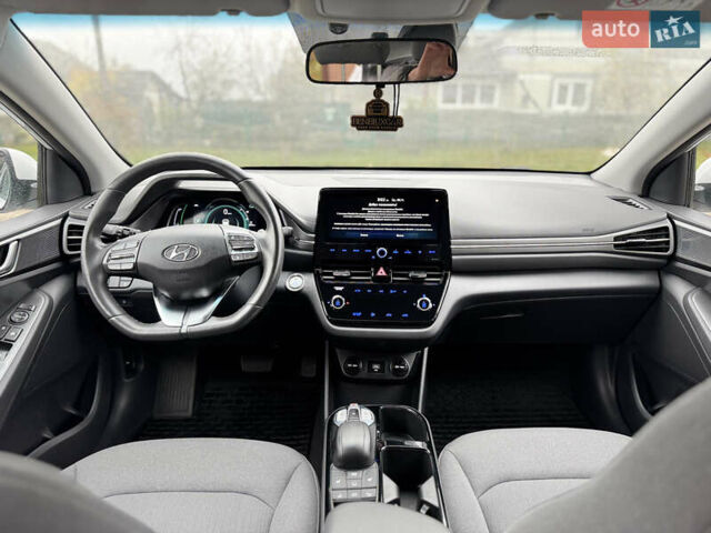 Білий Хендай Ioniq, об'ємом двигуна 0 л та пробігом 83 тис. км за 15264 $, фото 5 на Automoto.ua
