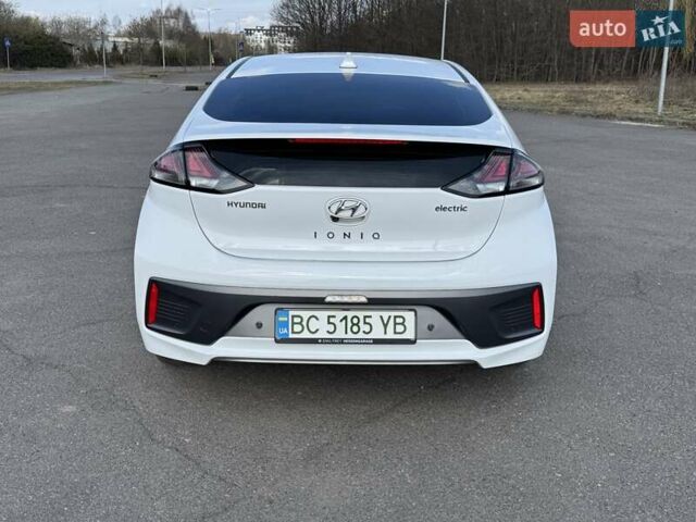 Белый Хендай Ioniq, объемом двигателя 0 л и пробегом 35 тыс. км за 16300 $, фото 8 на Automoto.ua