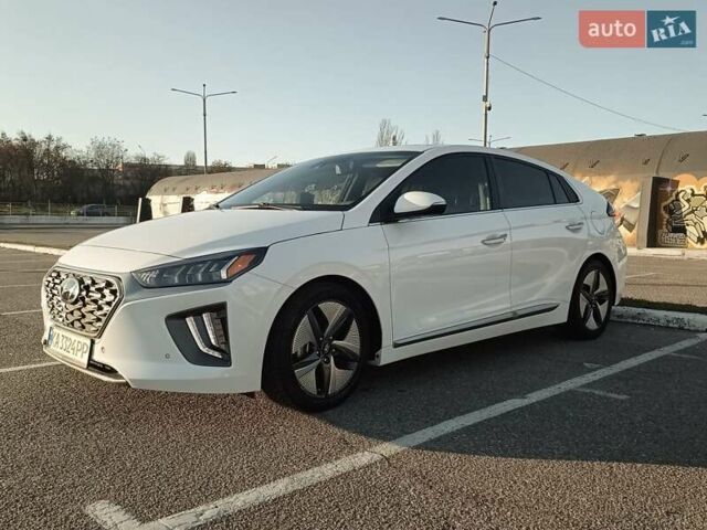 Белый Хендай Ioniq, объемом двигателя 1.58 л и пробегом 123 тыс. км за 19300 $, фото 1 на Automoto.ua