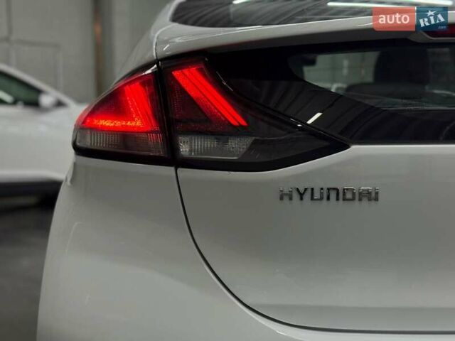 Хендай Ioniq 2021 в Луцке на Automoto.ua Белый Хендай Ioniq, объемом двигателя 0 л и пробегом 59 тыс. км за 17240 $, фото 10 на Automoto.ua