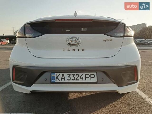 Белый Хендай Ioniq, объемом двигателя 1.58 л и пробегом 123 тыс. км за 19300 $, фото 5 на Automoto.ua