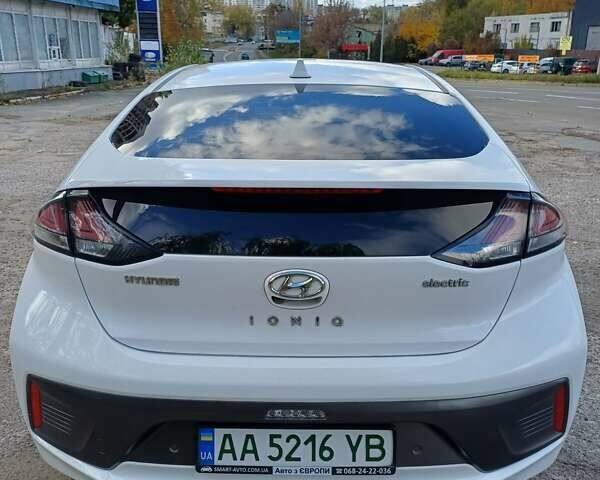 Білий Хендай Ioniq, об'ємом двигуна 0 л та пробігом 62 тис. км за 17900 $, фото 1 на Automoto.ua
