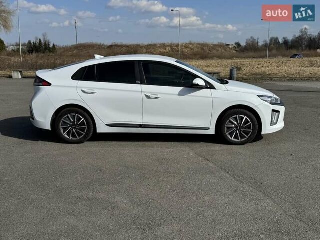 Білий Хендай Ioniq, об'ємом двигуна 0 л та пробігом 34 тис. км за 16777 $, фото 4 на Automoto.ua