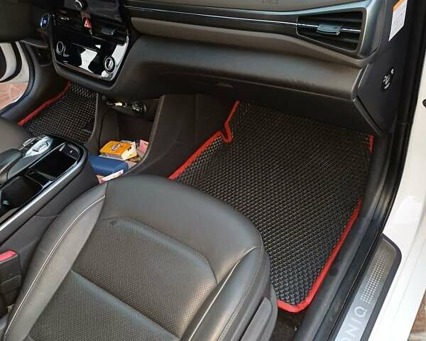 Білий Хендай Ioniq, об'ємом двигуна 0 л та пробігом 62 тис. км за 17900 $, фото 3 на Automoto.ua