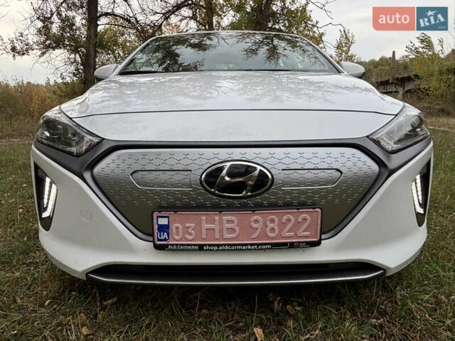 Белый Хендай Ioniq, объемом двигателя 0 л и пробегом 79 тыс. км за 14600 $, фото 6 на Automoto.ua