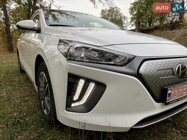 Белый Хендай Ioniq, объемом двигателя 0 л и пробегом 79 тыс. км за 14600 $, фото 7 на Automoto.ua