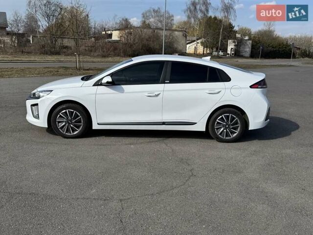 Белый Хендай Ioniq, объемом двигателя 0 л и пробегом 35 тыс. км за 16300 $, фото 1 на Automoto.ua