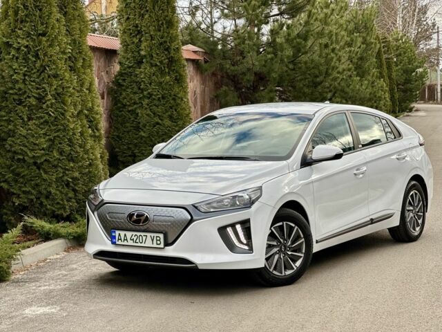 Белый Хендай Ioniq, объемом двигателя 0 л и пробегом 26 тыс. км за 17900 $, фото 1 на Automoto.ua