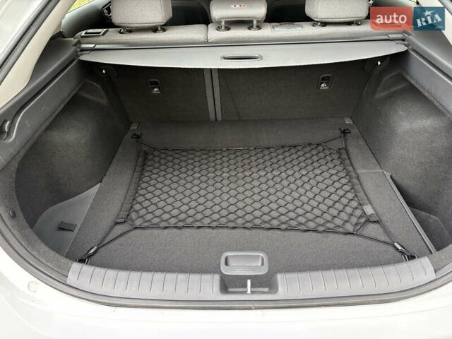 Белый Хендай Ioniq, объемом двигателя 0 л и пробегом 79 тыс. км за 14600 $, фото 26 на Automoto.ua