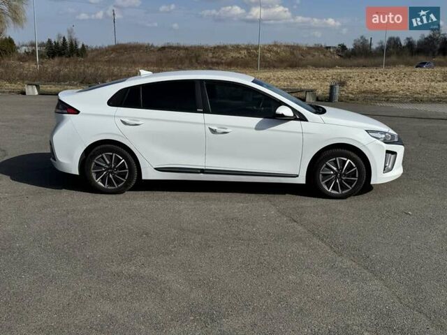 Белый Хендай Ioniq, объемом двигателя 0 л и пробегом 35 тыс. км за 16300 $, фото 6 на Automoto.ua