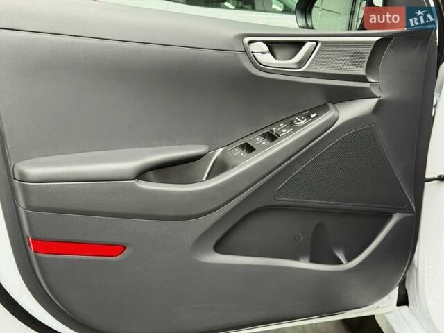 Хендай Ioniq 2021 в Луцке на Automoto.ua Белый Хендай Ioniq, объемом двигателя 0 л и пробегом 59 тыс. км за 17240 $, фото 14 на Automoto.ua