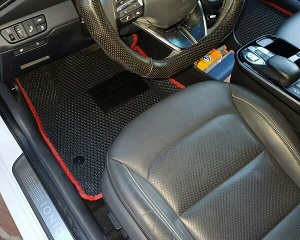 Білий Хендай Ioniq, об'ємом двигуна 0 л та пробігом 62 тис. км за 17900 $, фото 12 на Automoto.ua
