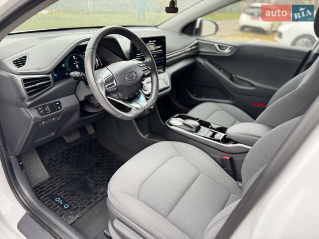 Білий Хендай Ioniq, об'ємом двигуна 0 л та пробігом 83 тис. км за 15264 $, фото 6 на Automoto.ua