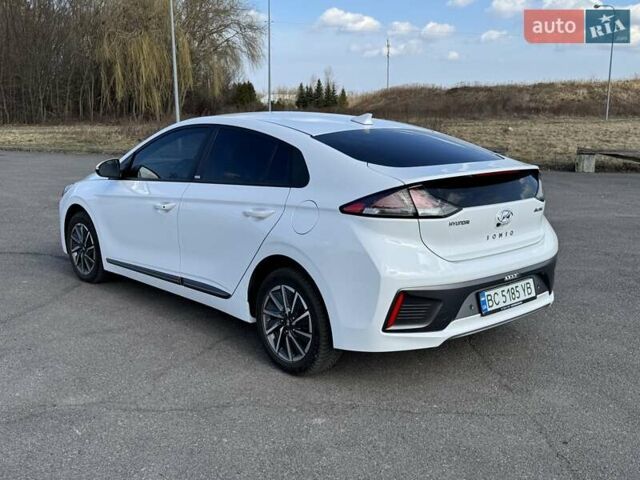 Белый Хендай Ioniq, объемом двигателя 0 л и пробегом 35 тыс. км за 16300 $, фото 7 на Automoto.ua