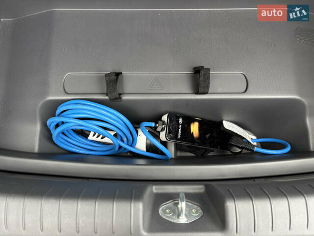 Белый Хендай Ioniq, объемом двигателя 0 л и пробегом 79 тыс. км за 14600 $, фото 28 на Automoto.ua