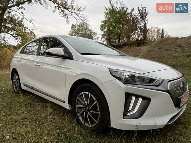 Белый Хендай Ioniq, объемом двигателя 0 л и пробегом 79 тыс. км за 14600 $, фото 8 на Automoto.ua