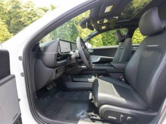 Белый Хендай Ioniq, объемом двигателя 0 л и пробегом 23 тыс. км за 9500 $, фото 8 на Automoto.ua