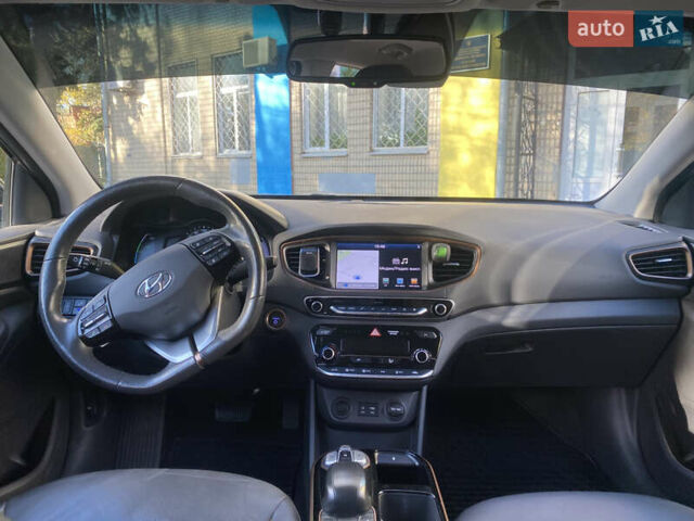 Черный Хендай Ioniq, объемом двигателя 0 л и пробегом 113 тыс. км за 13600 $, фото 9 на Automoto.ua